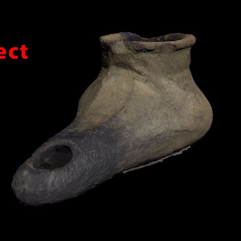 7032